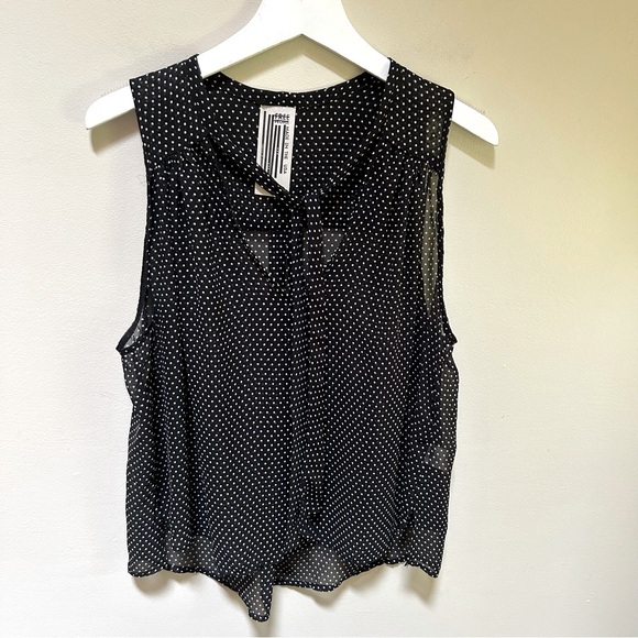 Free People ~ Sleeveless Flowy Black Polka Dot Tie-Bow Blouse in size Medium - Picture 4 of 10